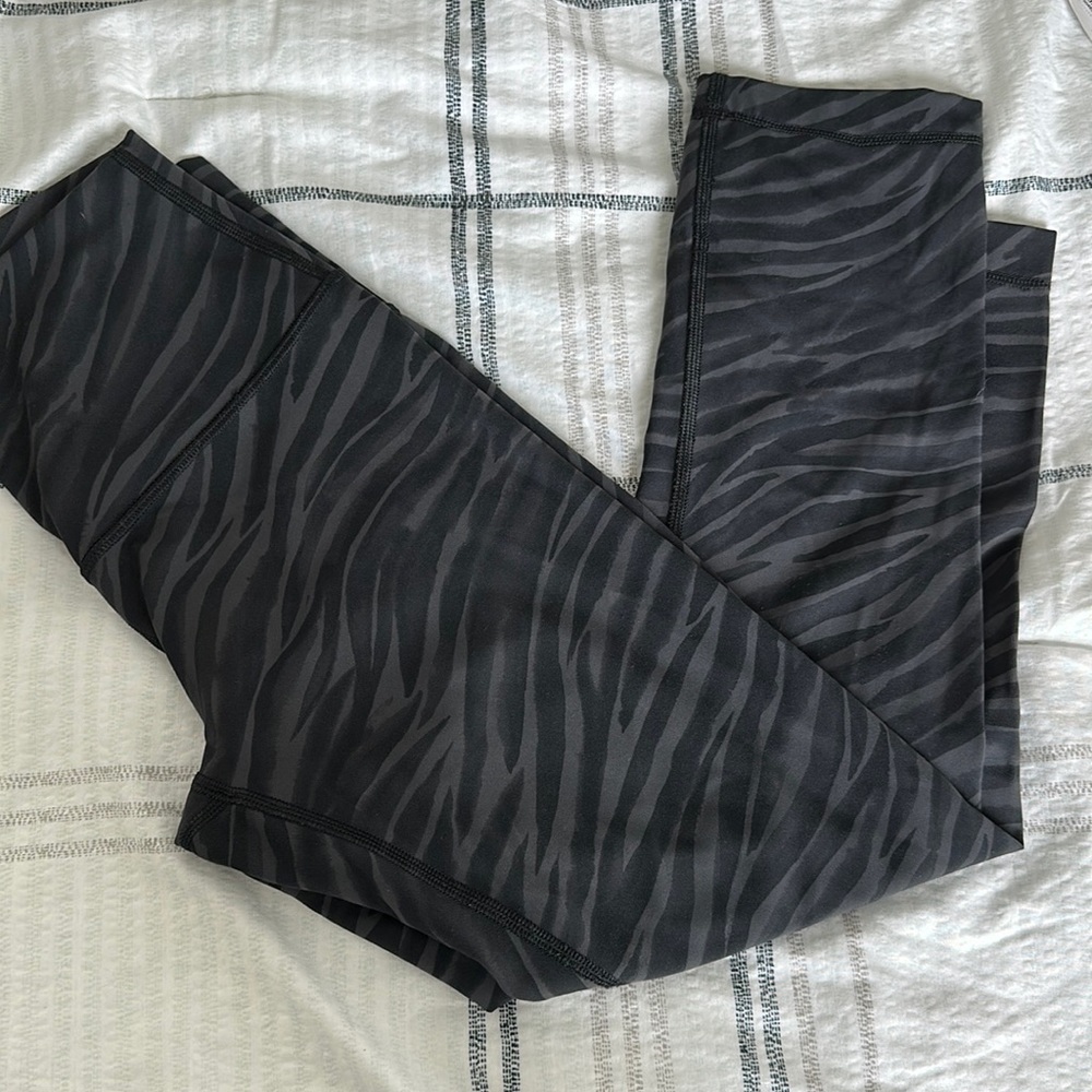 Lululemon Wunder Under High-Rise Crop Tight *Luxtreme
Le Tigre Camo Deep Coal
